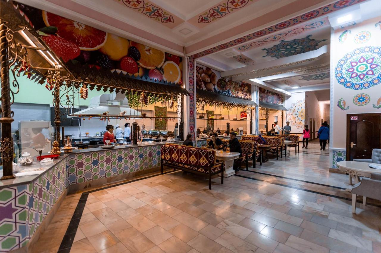 Garden Plaza Hotel Navoi Luaran gambar
