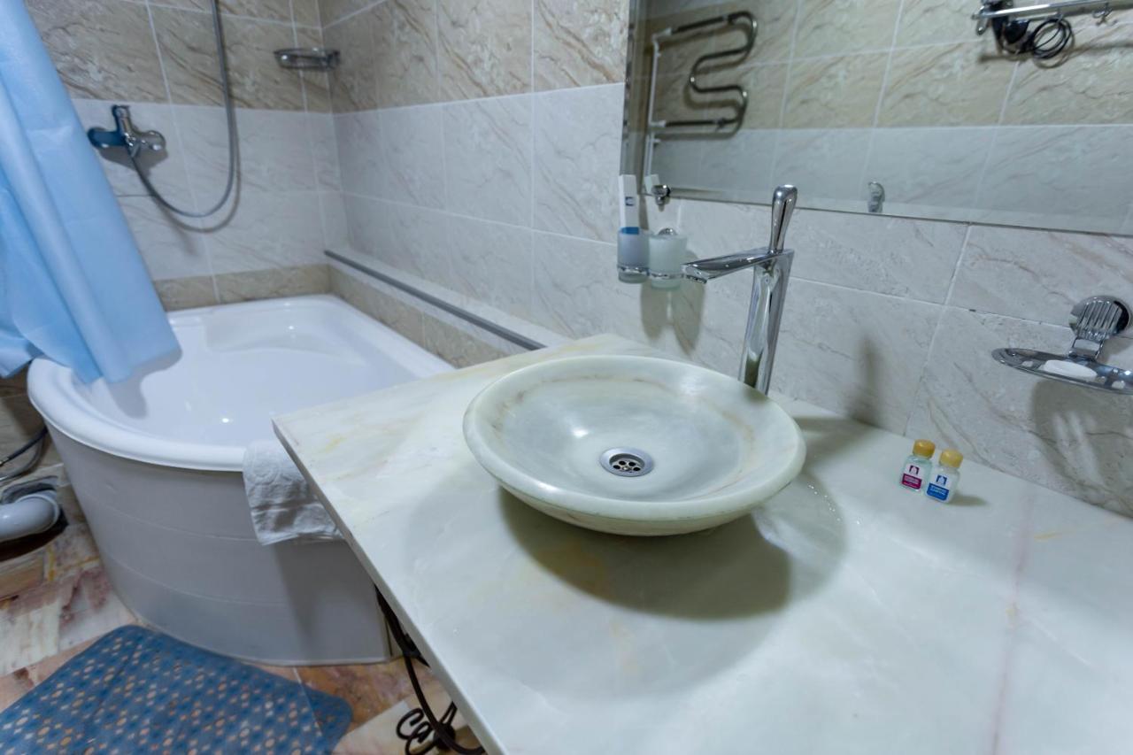 Garden Plaza Hotel Navoi Luaran gambar